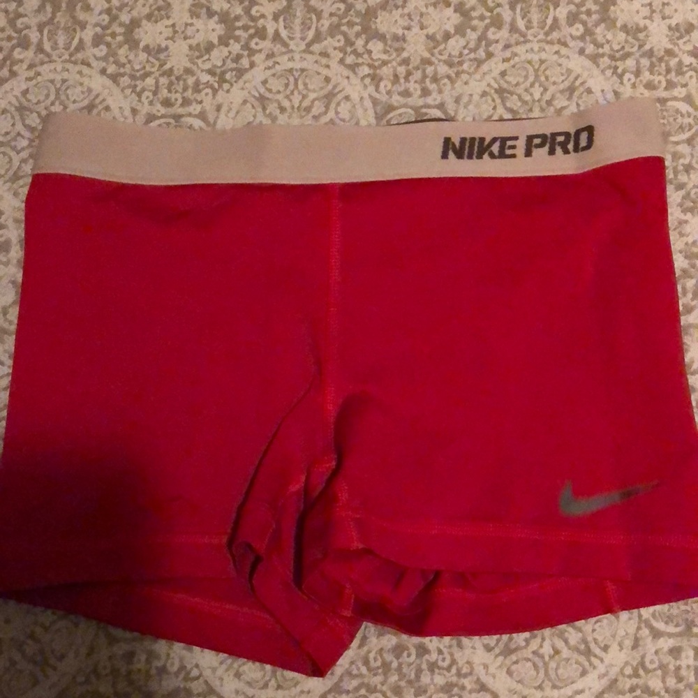 Nike pros SIZE M